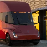 Tesla расширяет штат сотрудников в преддверии массового выпуска электротраков Semi